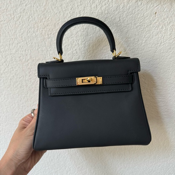 TABOU FLAP BAG 22 IN BLACK SMOOTH CALFSKIN GOLD LOCK